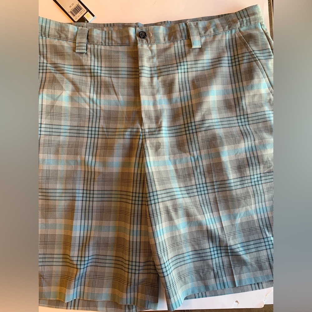 Izod Golf Shorts Gray Plaid Performx, men 38 NWT